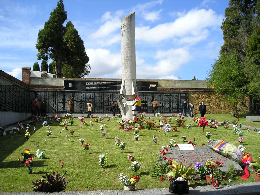 Echoes from the Mass Grave at Oviedo